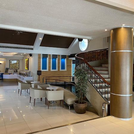 Circle Inn Hotel And Suites Bacolod Ngoại thất bức ảnh