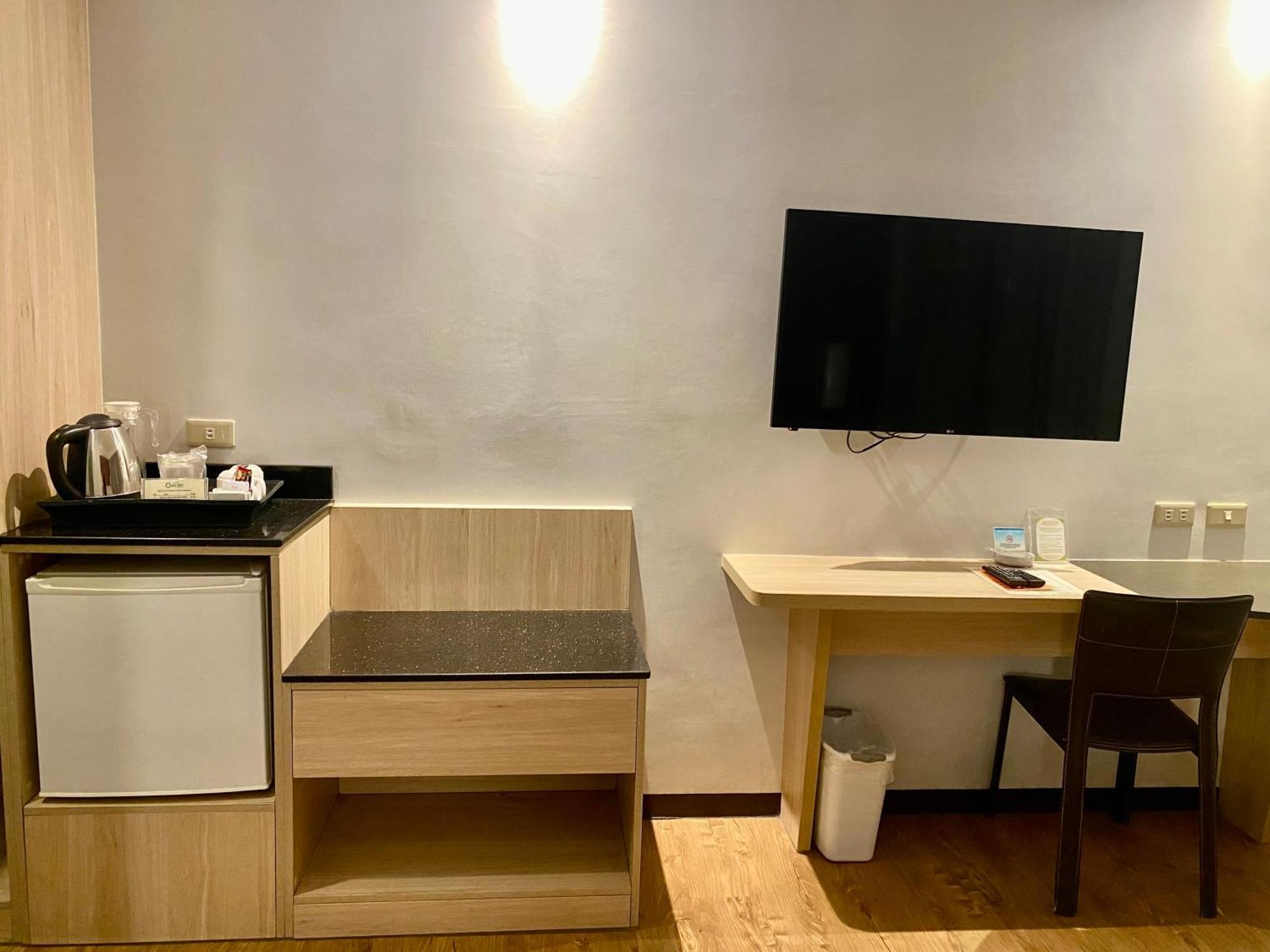 Circle Inn Hotel And Suites Bacolod Ngoại thất bức ảnh