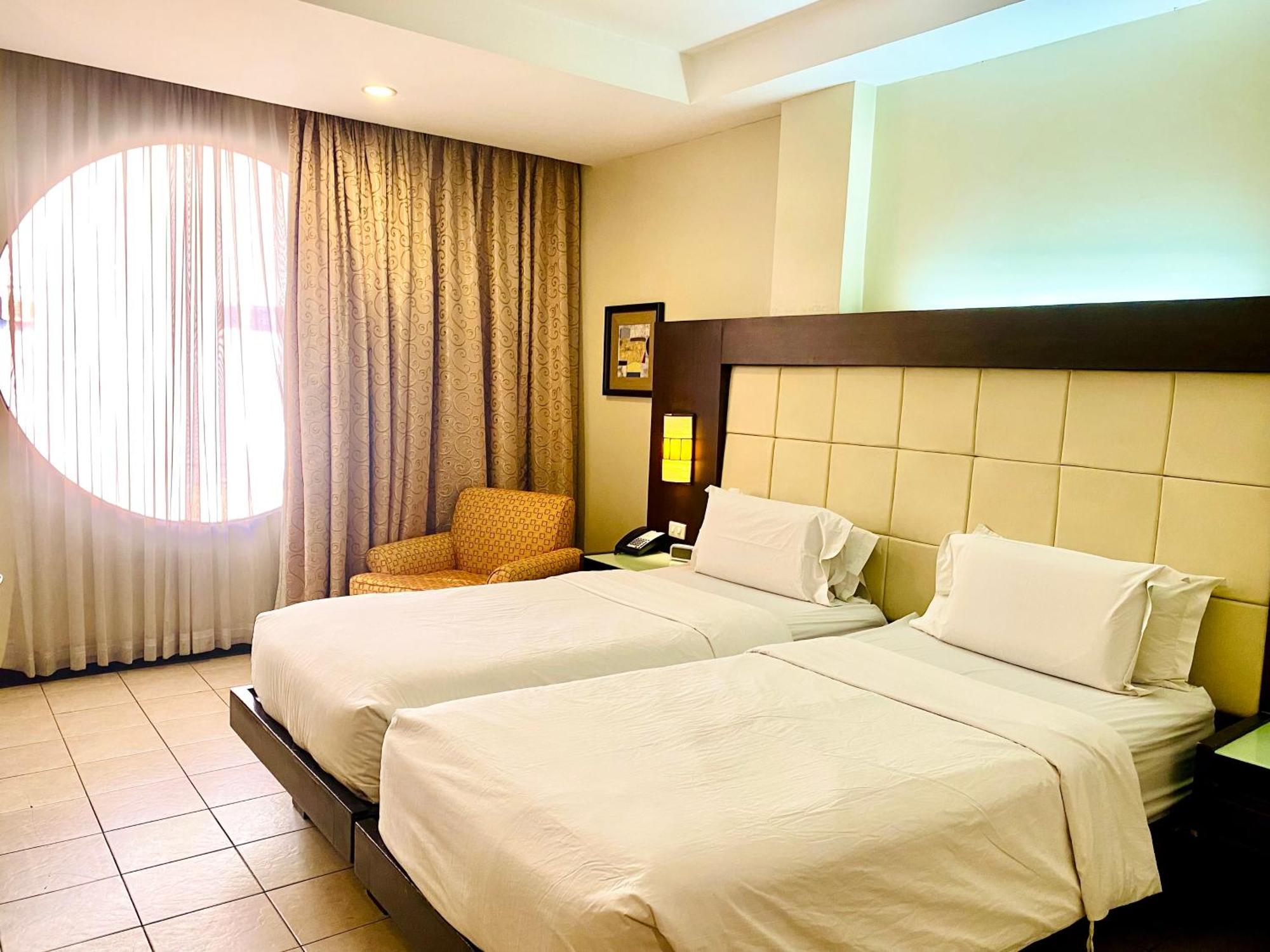 Circle Inn Hotel And Suites Bacolod Ngoại thất bức ảnh