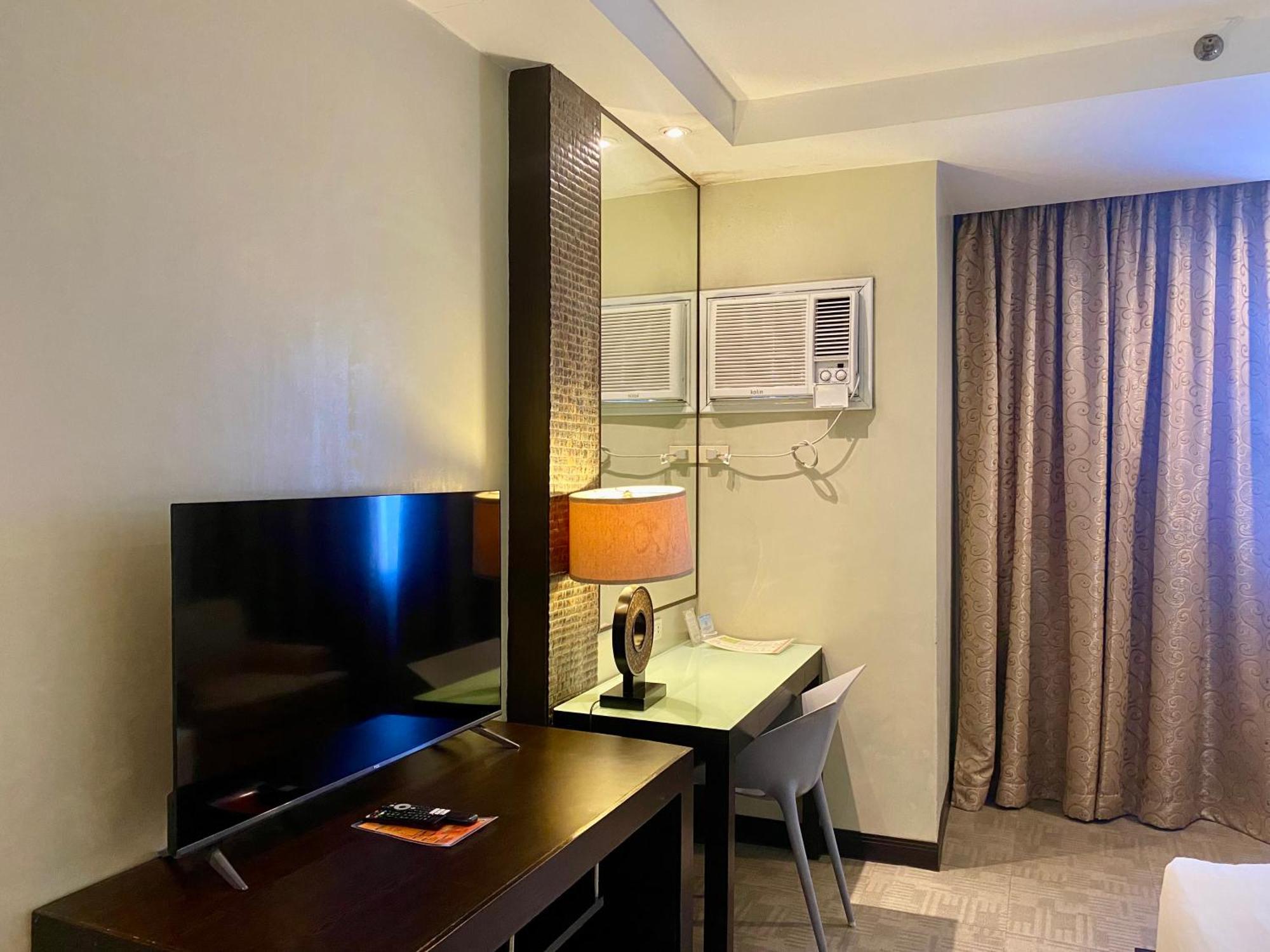 Circle Inn Hotel And Suites Bacolod Ngoại thất bức ảnh
