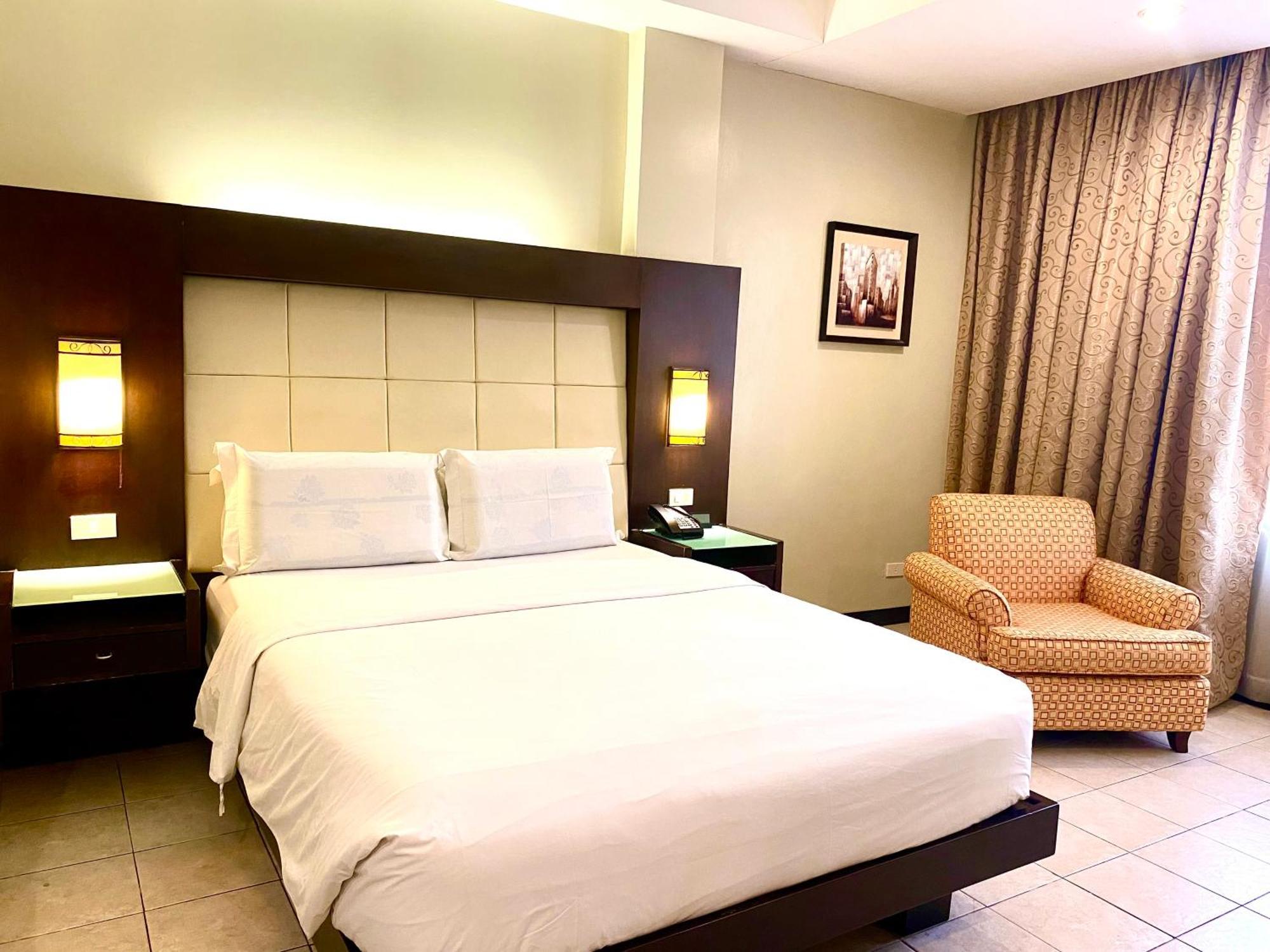 Circle Inn Hotel And Suites Bacolod Ngoại thất bức ảnh