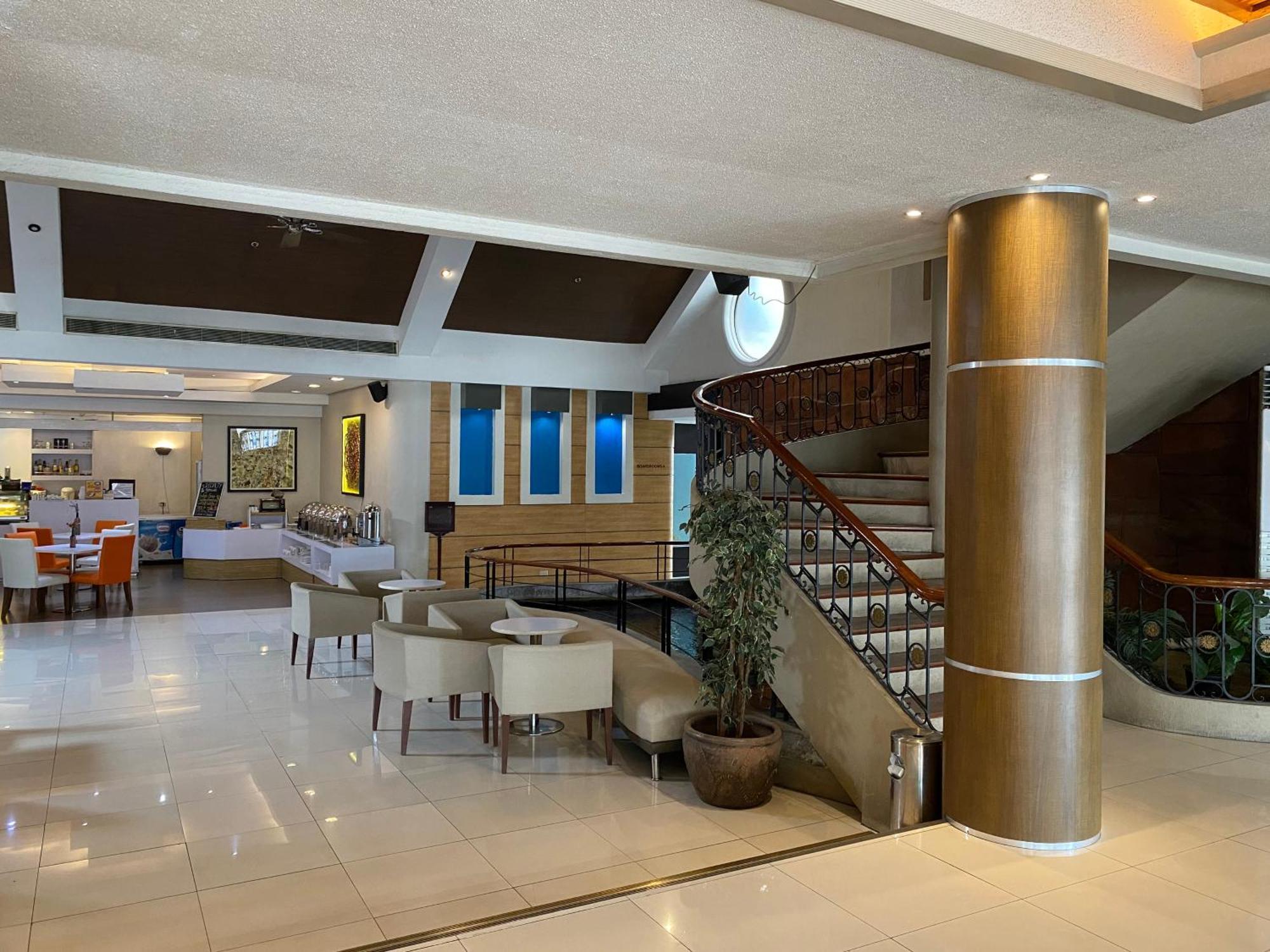 Circle Inn Hotel And Suites Bacolod Ngoại thất bức ảnh