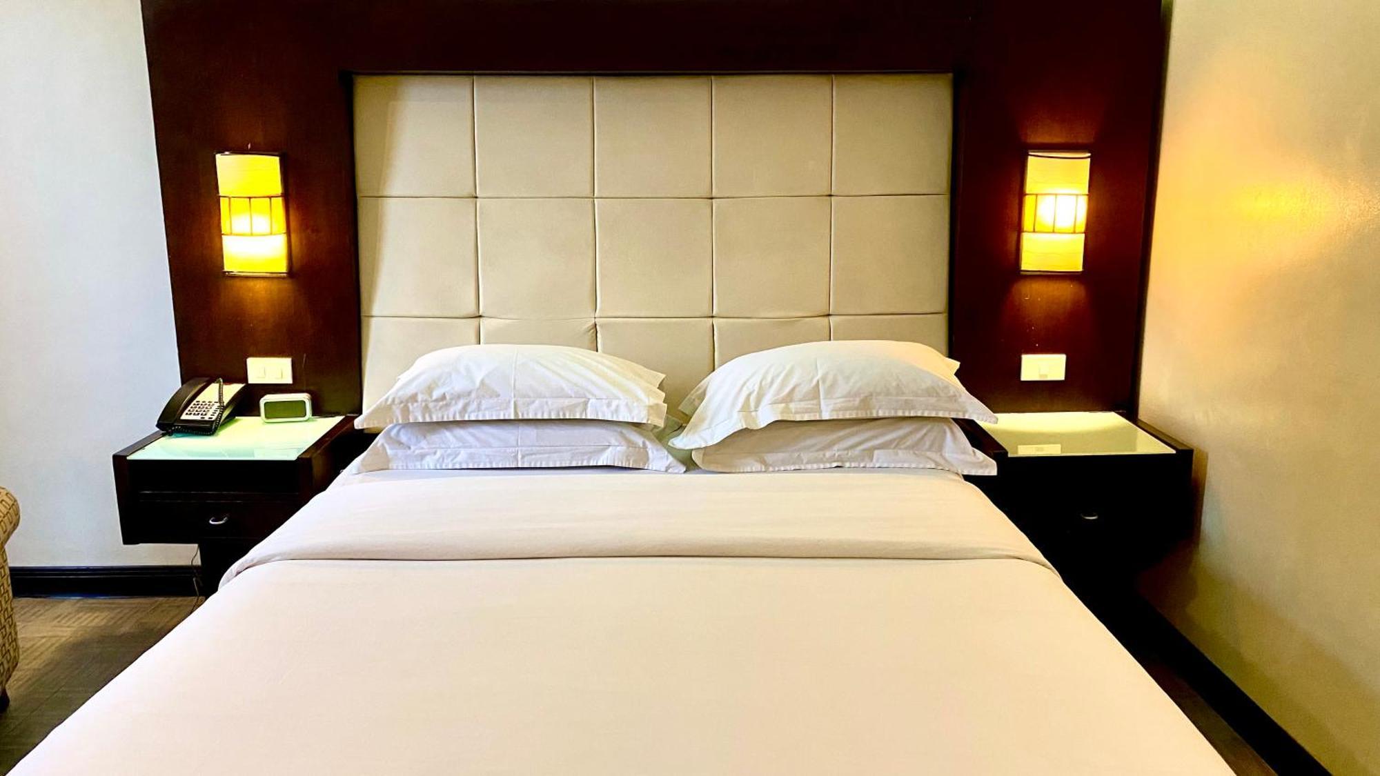 Circle Inn Hotel And Suites Bacolod Ngoại thất bức ảnh